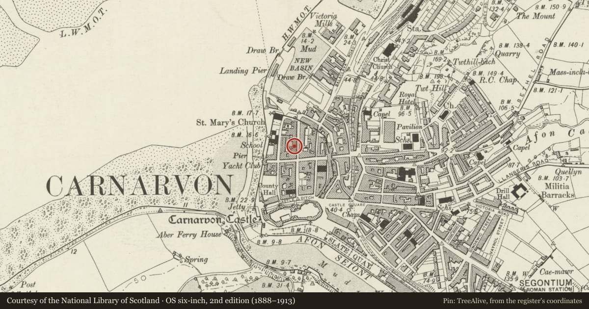 Ordnance Survey six-inch map, 2nd edition (1888–1913) covering the location of 5 Market Street, Caernarfon, Gwynedd, with a pin at the register's coordinates