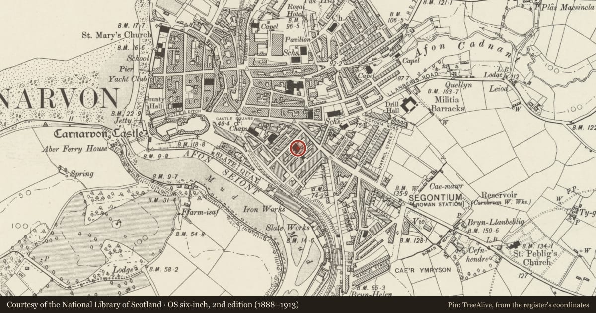 Ordnance Survey six-inch map, 2nd edition (1888–1913) covering the location of Capel Engedi, including forecourt gates and railings, Caernarfon, Gwynedd, with a pin at the register's coordinates