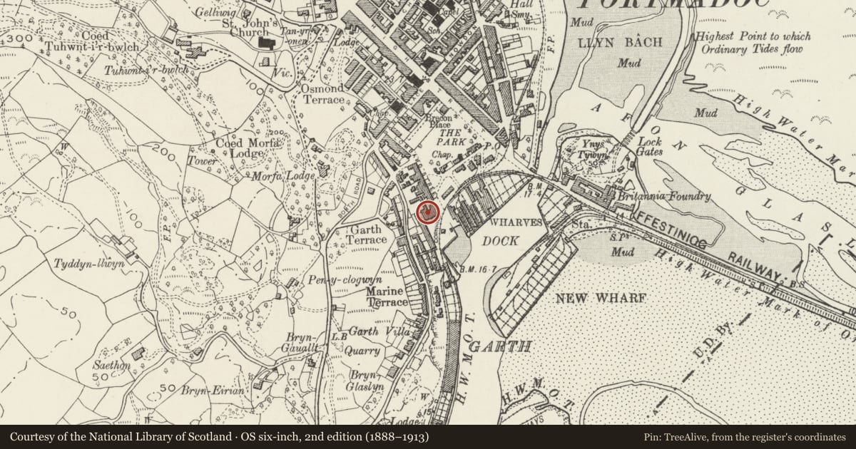 Ordnance Survey six-inch map, 2nd edition (1888–1913) covering the location of Tafarn Pencei Cafe Bar, Porthmadog, Gwynedd, with a pin at the register's coordinates