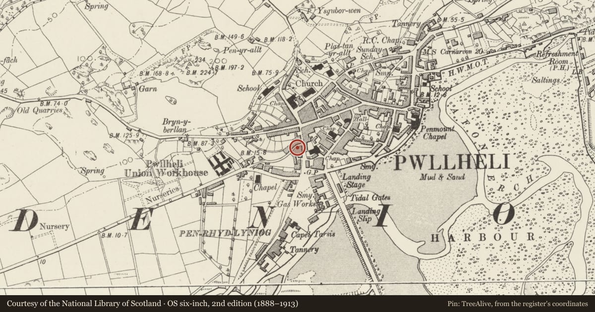 Ordnance Survey six-inch map, 2nd edition (1888–1913) covering the location of Siop Gwallt, Pwllheli, Gwynedd, with a pin at the register's coordinates