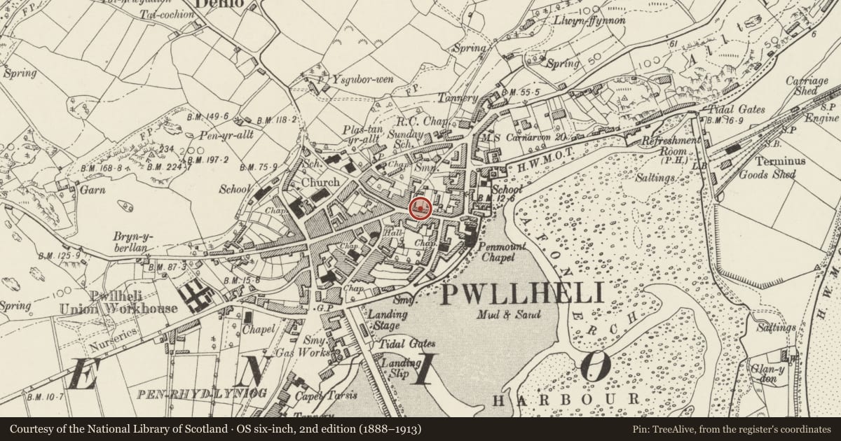 Ordnance Survey six-inch map, 2nd edition (1888–1913) covering the location of 33 High Street, Pwllheli, Gwynedd, with a pin at the register's coordinates