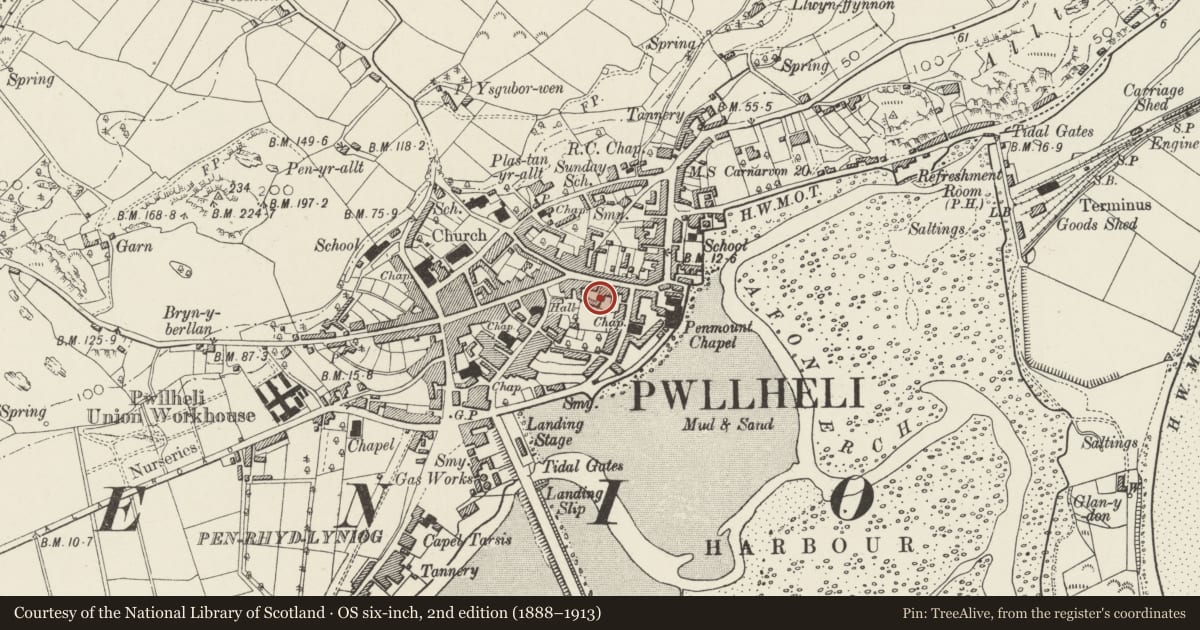 Ordnance Survey six-inch map, 2nd edition (1888–1913) covering the location of Former Coach House to rear of no.32, Pwllheli, Gwynedd, with a pin at the register's coordinates
