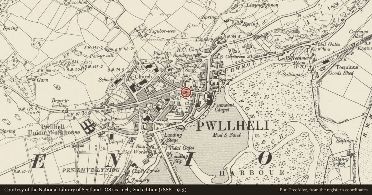 Ordnance Survey six-inch map, 2nd edition (1888–1913) covering the location of National Westminster Bank, Pwllheli, Gwynedd, with a pin at the register's coordinates