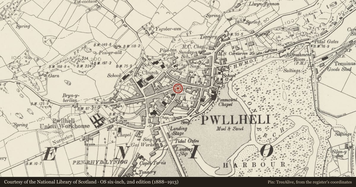 Ordnance Survey six-inch map, 2nd edition (1888–1913) covering the location of Midland Bank, Pwllheli, Gwynedd, with a pin at the register's coordinates