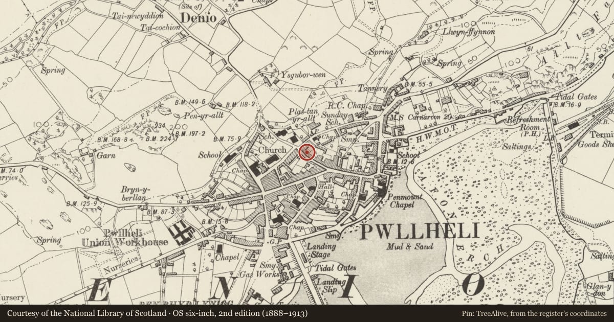 Ordnance Survey six-inch map, 2nd edition (1888–1913) covering the location of 21 Kings Head Street, Pwllheli, Gwynedd, with a pin at the register's coordinates