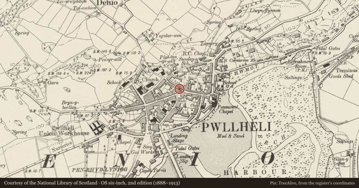 Ordnance Survey six-inch map, 2nd edition (1888–1913) covering the location of 4 Kings Head Street, Pwllheli, Gwynedd, with a pin at the register's coordinates