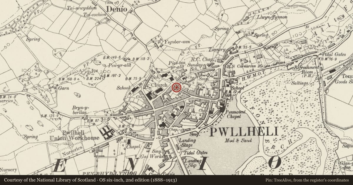 Ordnance Survey six-inch map, 2nd edition (1888–1913) covering the location of 30 Kings Head Street, Pwllheli, Gwynedd, with a pin at the register's coordinates