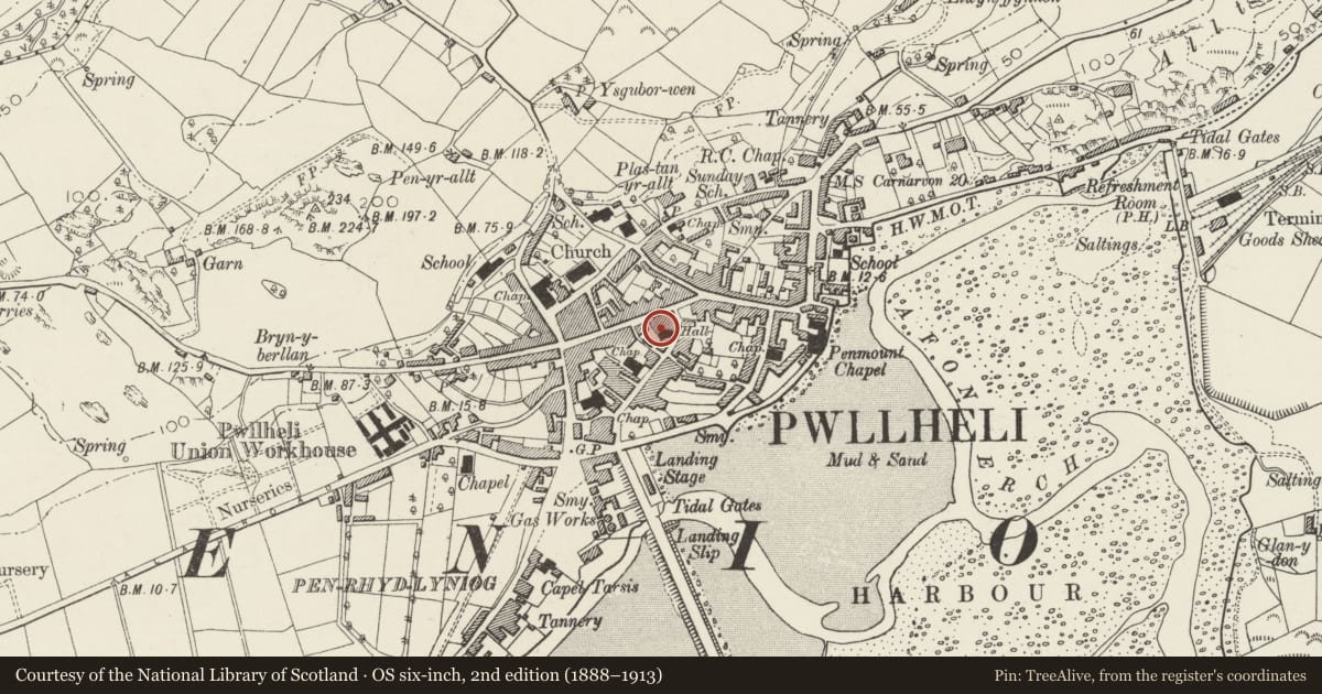 Ordnance Survey six-inch map, 2nd edition (1888–1913) covering the location of 2 Market Square, Pwllheli, Gwynedd, with a pin at the register's coordinates