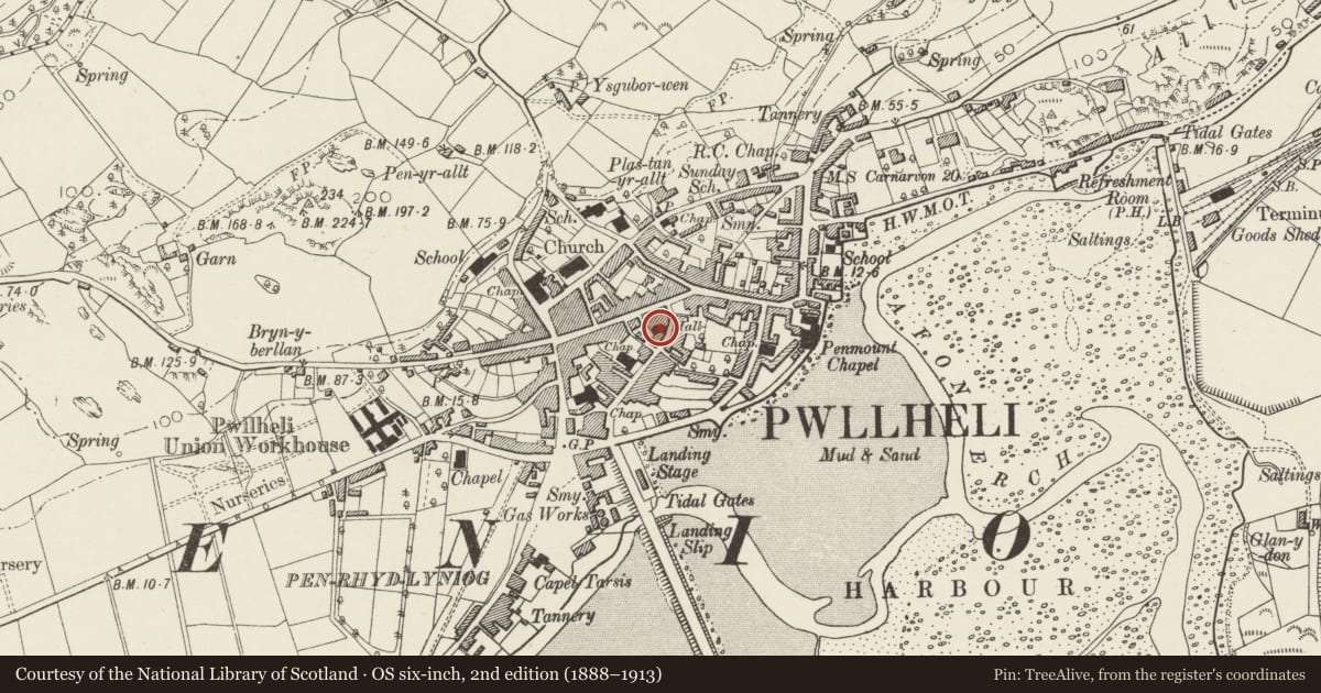 Ordnance Survey six-inch map, 2nd edition (1888–1913) covering the location of Old Town Hall, Pwllheli, Gwynedd, with a pin at the register's coordinates