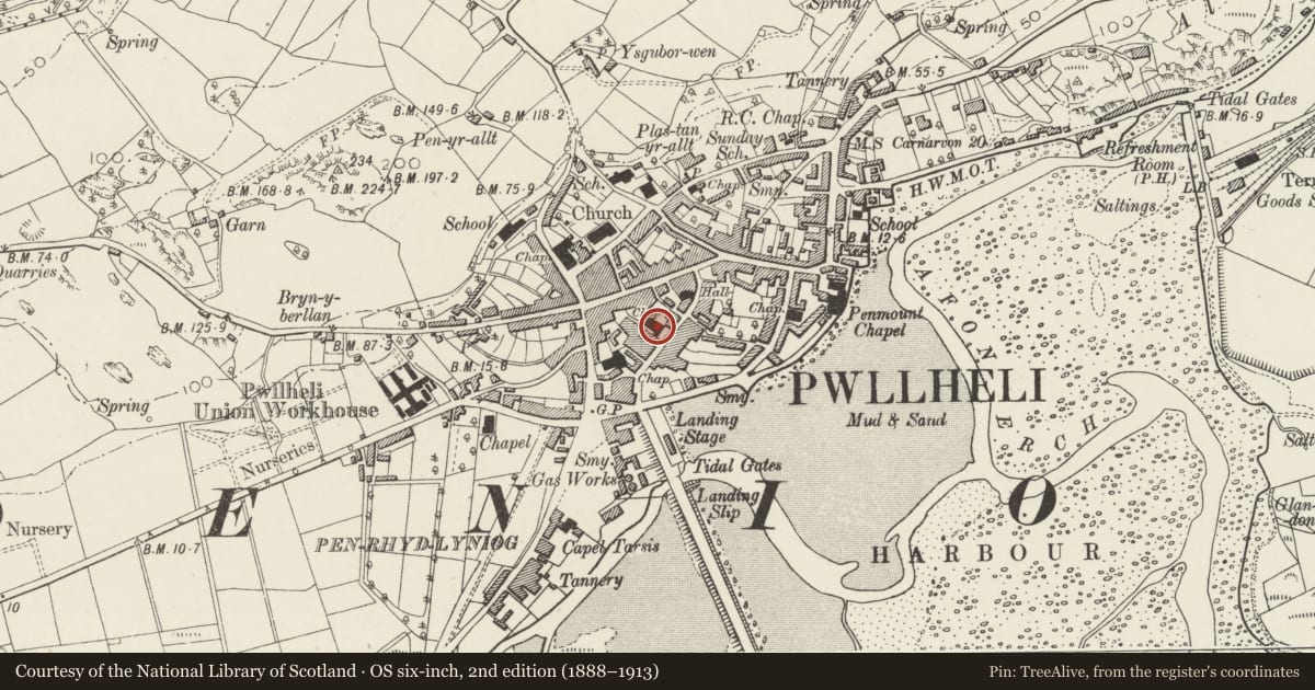Ordnance Survey six-inch map, 2nd edition (1888–1913) covering the location of Tabernacle Baptist Chapel, Pwllheli, Gwynedd, with a pin at the register's coordinates