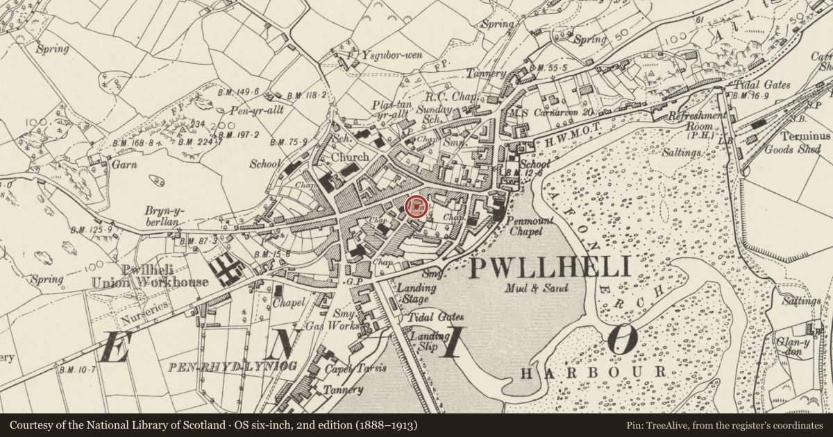 Ordnance Survey six-inch map, 2nd edition (1888–1913) covering the location of 8 Penlan Street, Pwllheli, Gwynedd, with a pin at the register's coordinates
