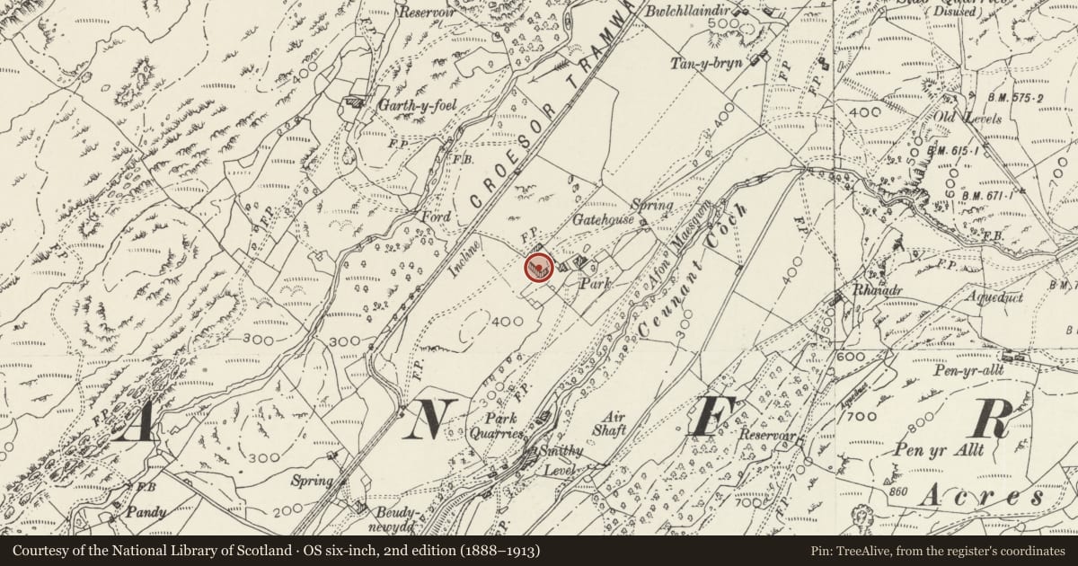 Ordnance Survey six-inch map, 2nd edition (1888–1913) covering the location of L-shaped Agricultural Range at Parc, Llanfrothen, Gwynedd, with a pin at the register's coordinates