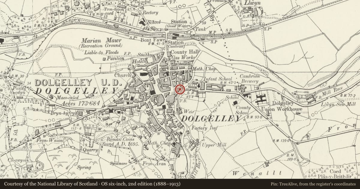 Ordnance Survey six-inch map, 2nd edition (1888–1913) covering the location of 1 Arran Road, Dolgellau, Gwynedd, with a pin at the register's coordinates