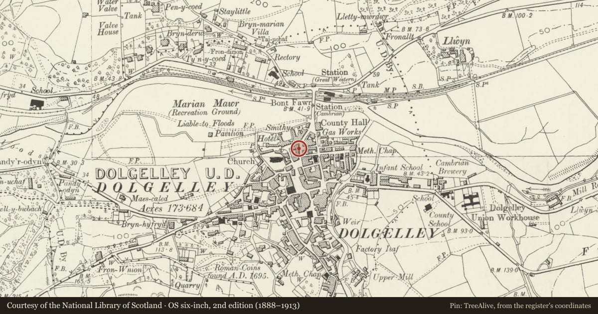 Ordnance Survey six-inch map, 2nd edition (1888–1913) covering the location of The Cader Shop, Dolgellau, Gwynedd, with a pin at the register's coordinates