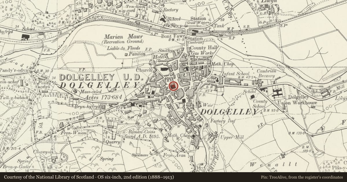 Ordnance Survey six-inch map, 2nd edition (1888–1913) covering the location of Neuadd Idris (former Market Hall), Dolgellau, Gwynedd, with a pin at the register's coordinates