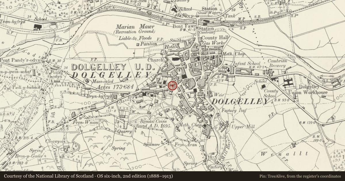 Ordnance Survey six-inch map, 2nd edition (1888–1913) covering the location of 4 Finsbury Square, Dolgellau, Gwynedd, with a pin at the register's coordinates