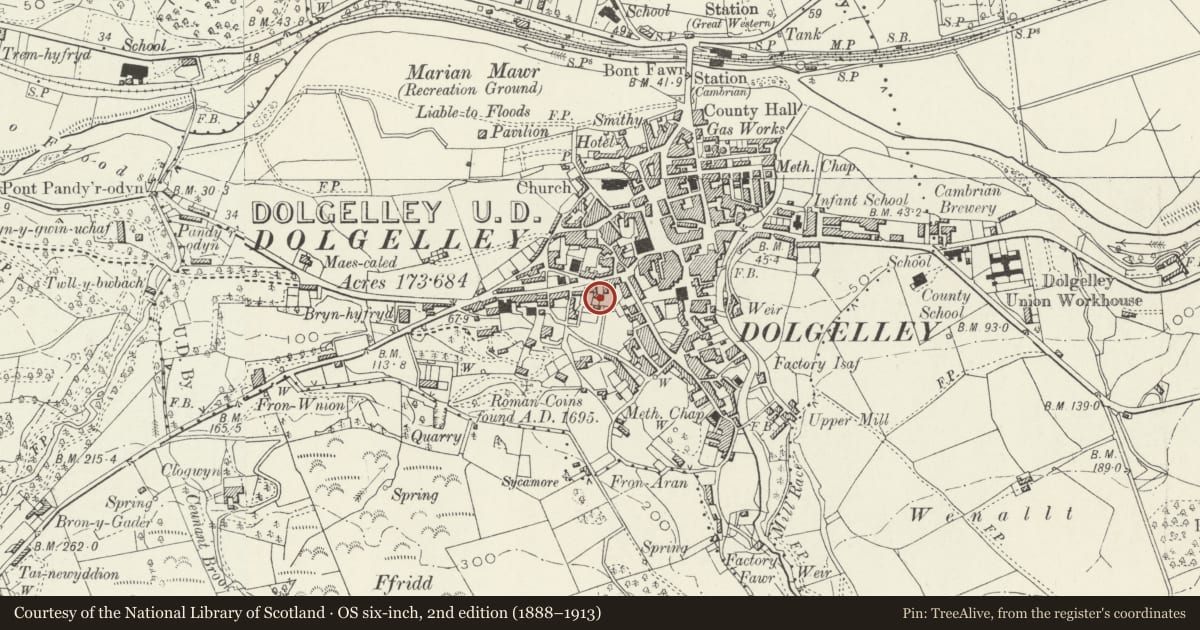 Ordnance Survey six-inch map, 2nd edition (1888–1913) covering the location of Isfryn House, Dolgellau, Gwynedd, with a pin at the register's coordinates