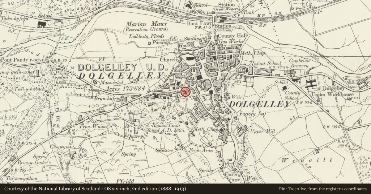 Ordnance Survey six-inch map, 2nd edition (1888–1913) covering the location of Isfryn Cottage, Dolgellau, Gwynedd, with a pin at the register's coordinates