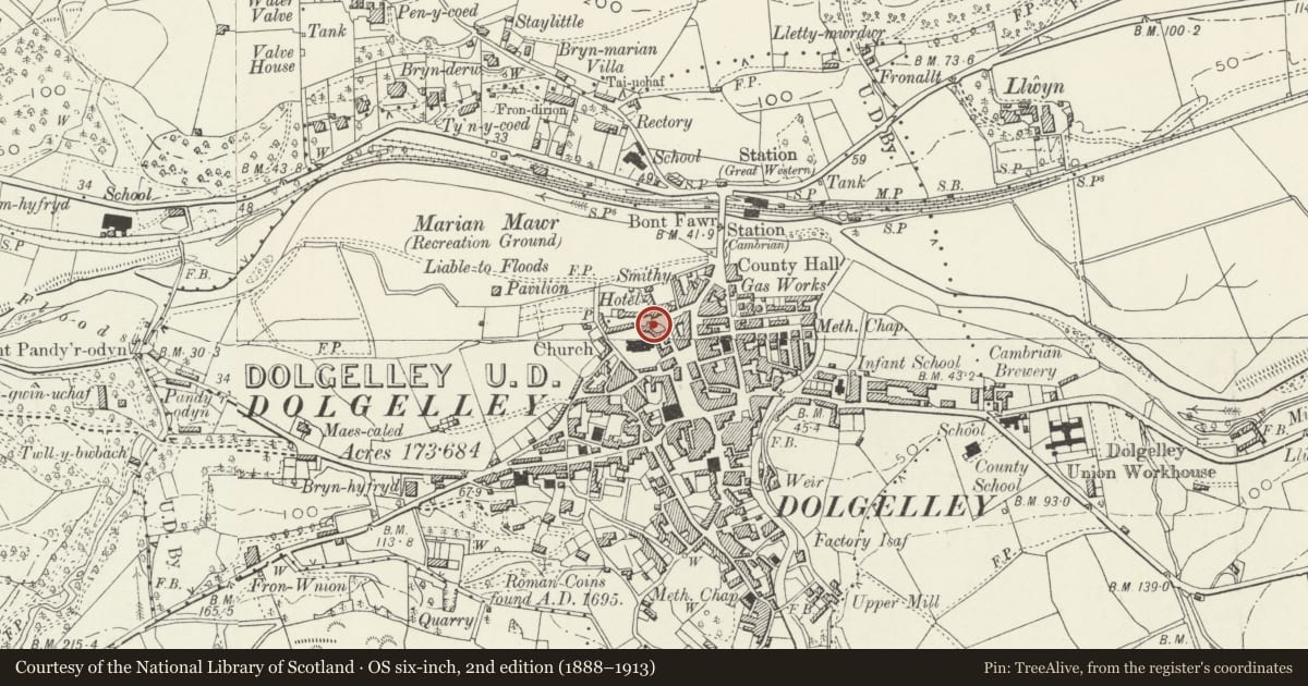 Ordnance Survey six-inch map, 2nd edition (1888–1913) covering the location of 1 Lion Yard, Dolgellau, Gwynedd, with a pin at the register's coordinates