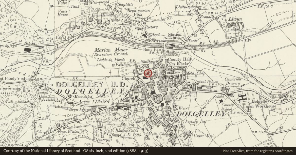 Ordnance Survey six-inch map, 2nd edition (1888–1913) covering the location of 2 Lion Yard, Dolgellau, Gwynedd, with a pin at the register's coordinates
