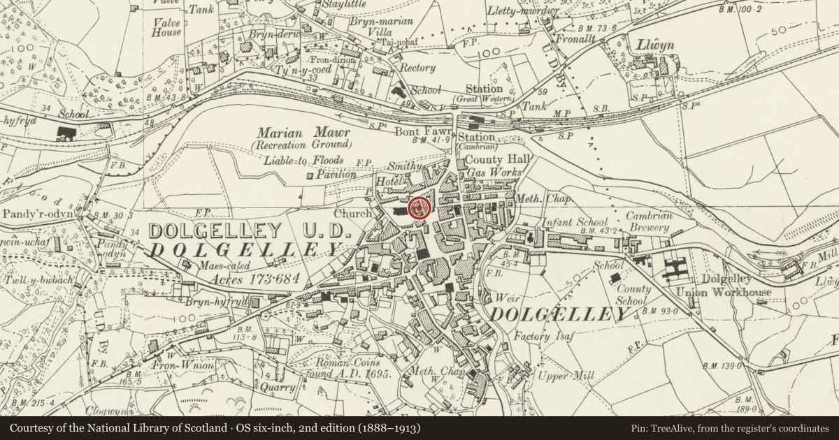 Ordnance Survey six-inch map, 2nd edition (1888–1913) covering the location of 1 Lion Street, Dolgellau, Gwynedd, with a pin at the register's coordinates