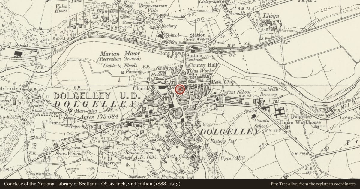 Ordnance Survey six-inch map, 2nd edition (1888–1913) covering the location of Siop Hughes, Dolgellau, Gwynedd, with a pin at the register's coordinates