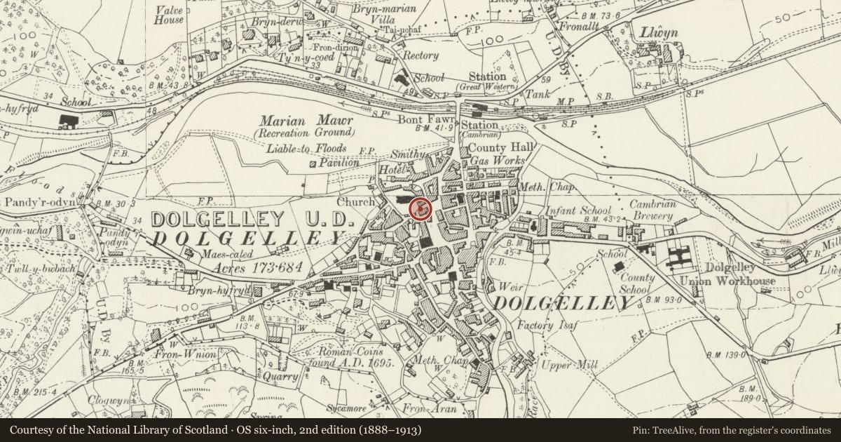 Ordnance Survey six-inch map, 2nd edition (1888–1913) covering the location of Churchyard Gates & Railings to St Marys Parish Church, Dolgellau, Gwynedd, with a pin at the register's coordinates