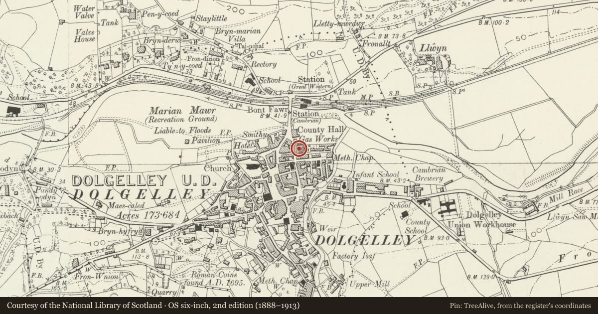 Ordnance Survey six-inch map, 2nd edition (1888–1913) covering the location of Retort House of the Old Gas Works (Now Gas Showroom), Dolgellau, Gwynedd, with a pin at the register's coordinates