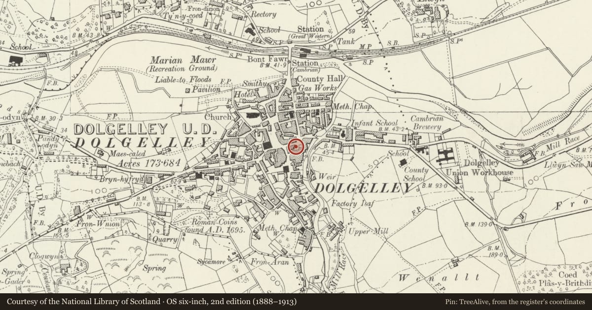 Ordnance Survey six-inch map, 2nd edition (1888–1913) covering the location of Siop Esgidiau, Dolgellau, Gwynedd, with a pin at the register's coordinates