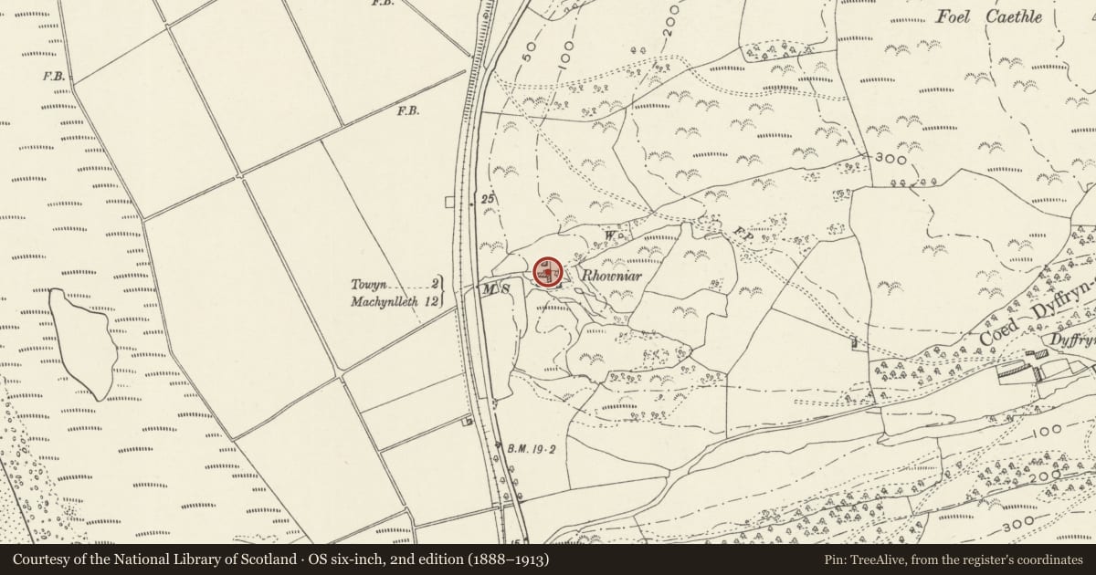 Ordnance Survey six-inch map, 2nd edition (1888–1913) covering the location of The Cruck Hall at Rhowniar Outward Bound Centre, Aberdovey, Gwynedd, with a pin at the register's coordinates