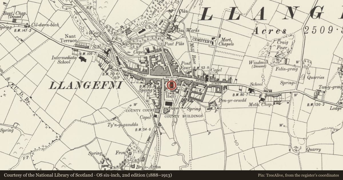 Ordnance Survey six-inch map, 2nd edition (1888–1913) covering the location of Town Hall, Llangefni, Isle of Anglesey, with a pin at the register's coordinates
