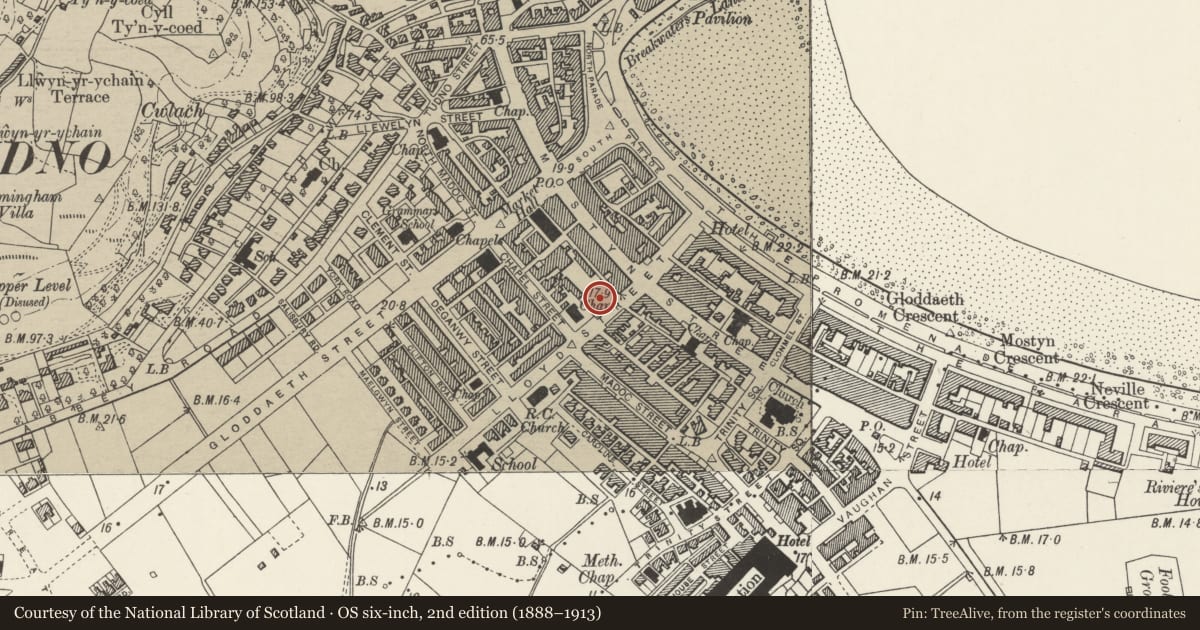 Ordnance Survey six-inch map, 2nd edition (1888–1913) covering the location of Town Hall, Llandudno, Conwy, with a pin at the register's coordinates
