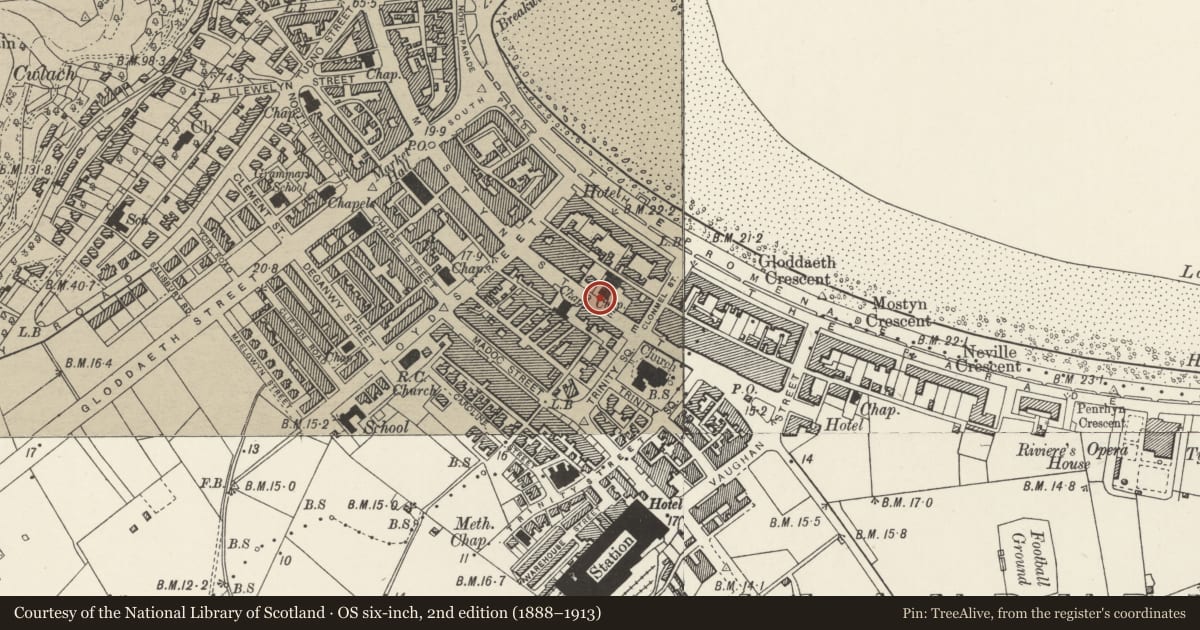 Ordnance Survey six-inch map, 2nd edition (1888–1913) covering the location of Dwarf Walls Piers & Gates to St John's Methodist Church, Llandudno, Conwy, with a pin at the register's coordinates