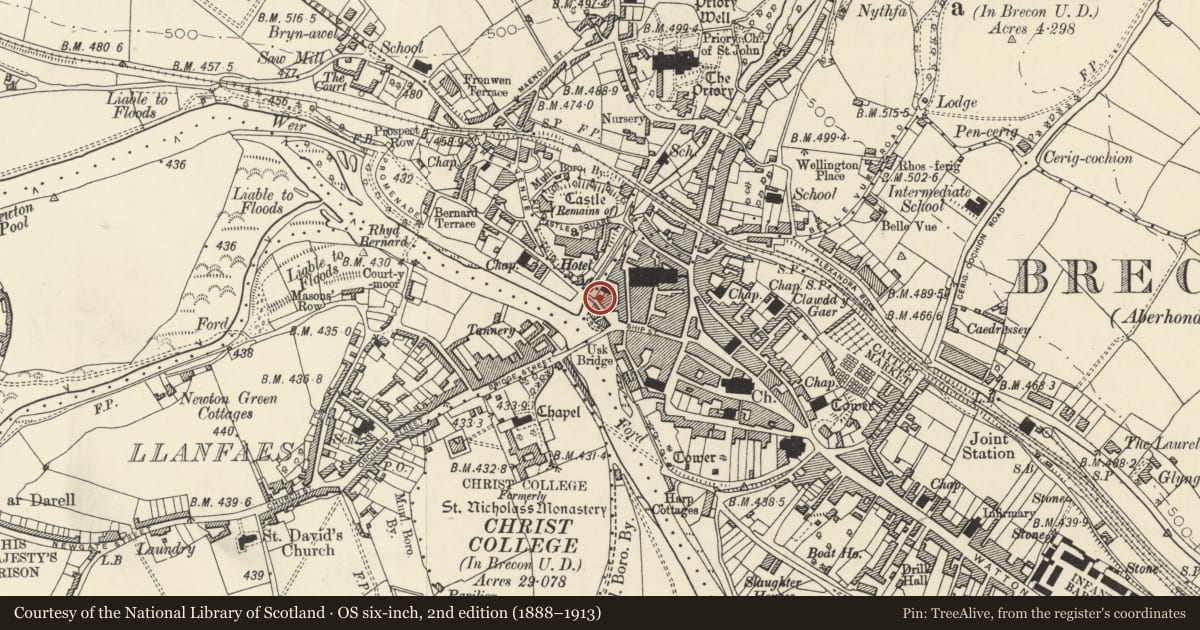 Ordnance Survey six-inch map, 2nd edition (1888–1913) covering the location of Forecourt Walls, Piers, Gates and Railings to Watergate Baptist Church, Brecon, Powys, with a pin at the register's coordinates