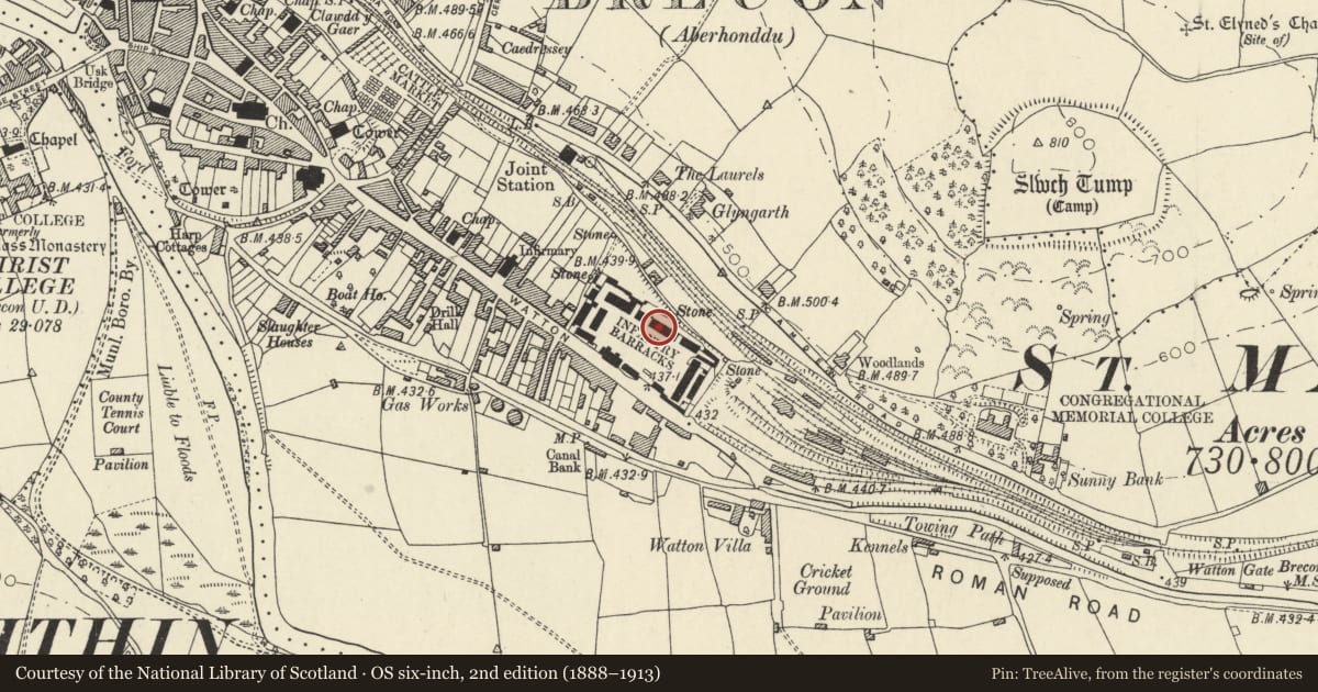 Ordnance Survey six-inch map, 2nd edition (1888–1913) covering the location of Blocks 14 and 15 (Sphinx House and Officers' Mess), including front garden walls, Brecon, Powys, with a pin at the register's coordinates