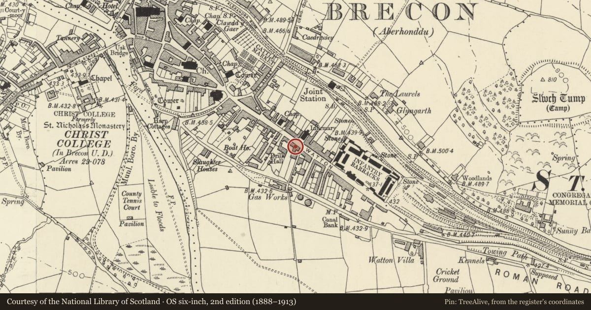 Ordnance Survey six-inch map, 2nd edition (1888–1913) covering the location of House, including iron railings and gates, Brecon, Powys, with a pin at the register's coordinates