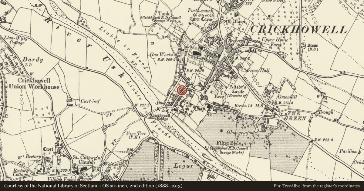 Ordnance Survey six-inch map, 2nd edition (1888–1913) covering the location of 32 Bridge Street, Crickhowell, Powys, with a pin at the register's coordinates
