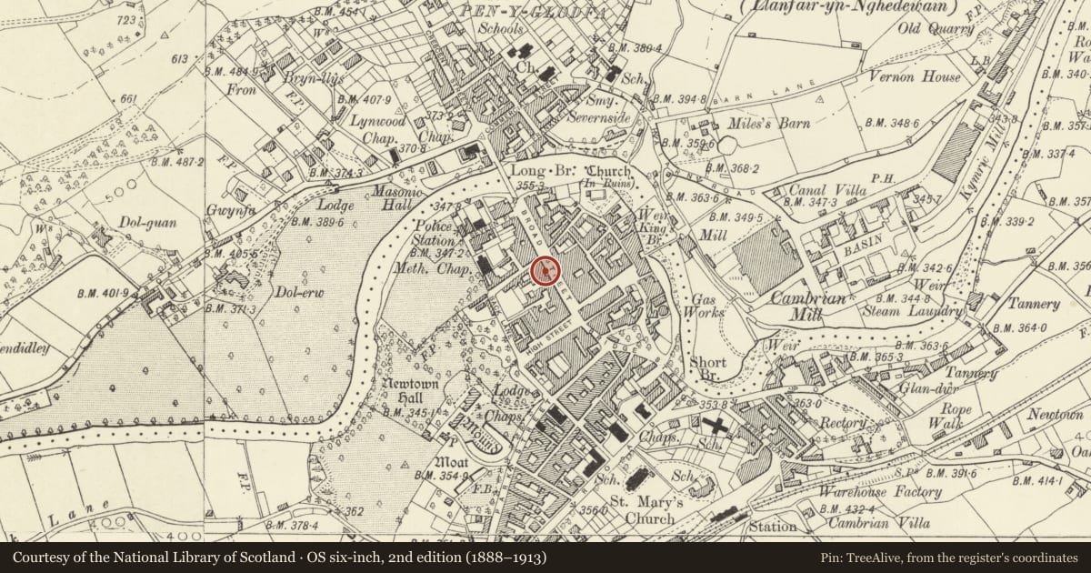 Ordnance Survey six-inch map, 2nd edition (1888–1913) covering the location of 10 Broad Street, Newtown and Llanllwchaiarn, Powys, with a pin at the register's coordinates