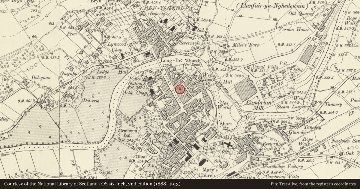 Ordnance Survey six-inch map, 2nd edition (1888–1913) covering the location of Stables to rear of 43 & 44 Broad Street, Newtown and Llanllwchaiarn, Powys, with a pin at the register's coordinates