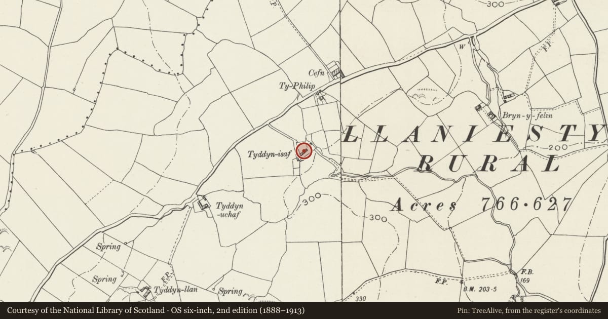 Ordnance Survey six-inch map, 2nd edition (1888–1913) covering the location of Cowhouse at Tyddyn Isaf, Llanddona, Isle of Anglesey, with a pin at the register's coordinates