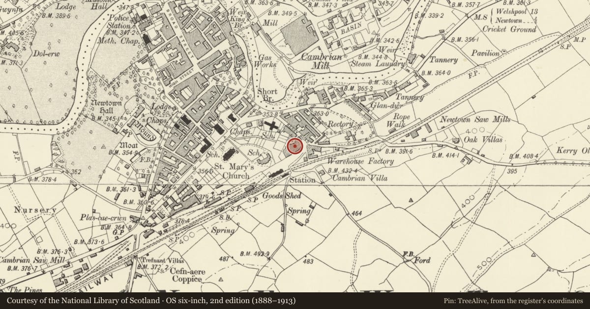 Ordnance Survey six-inch map, 2nd edition (1888–1913) covering the location of Royal Welsh Warehouse, Newtown and Llanllwchaiarn, Powys, with a pin at the register's coordinates
