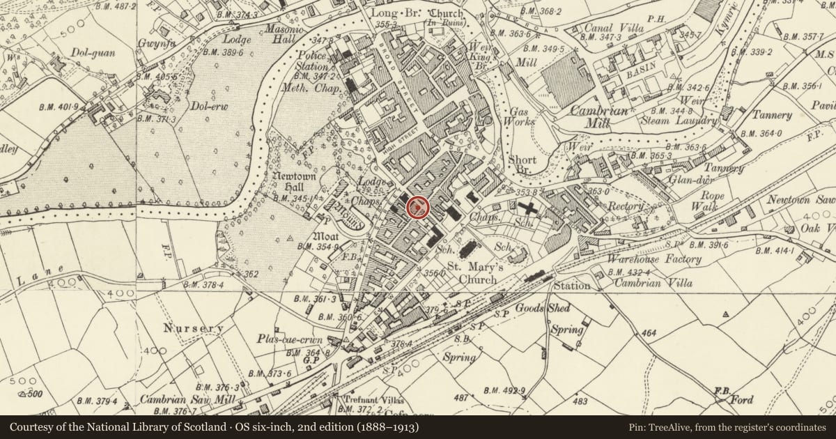 Ordnance Survey six-inch map, 2nd edition (1888–1913) covering the location of Church Schoolroom, including perimeter railings, Newtown and Llanllwchaiarn, Powys, with a pin at the register's coordinates