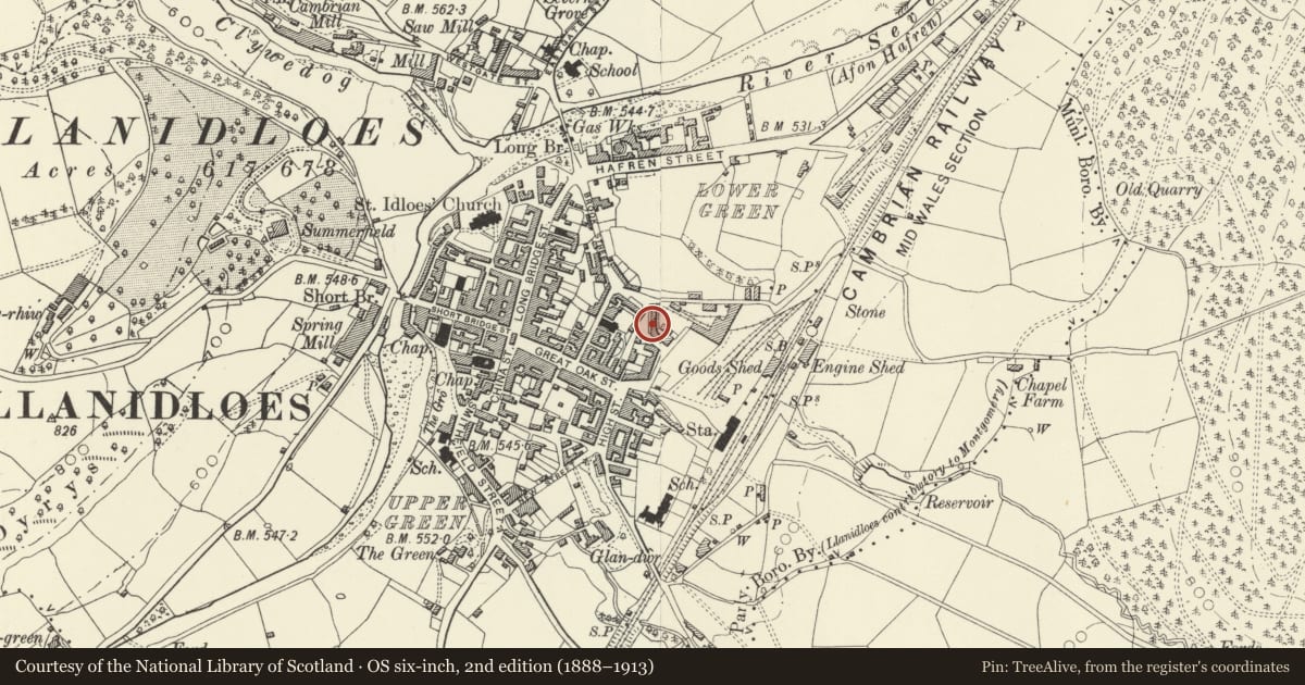 Ordnance Survey six-inch map, 2nd edition (1888–1913) covering the location of 8 Foundry Terrace, Llanidloes, Powys, with a pin at the register's coordinates