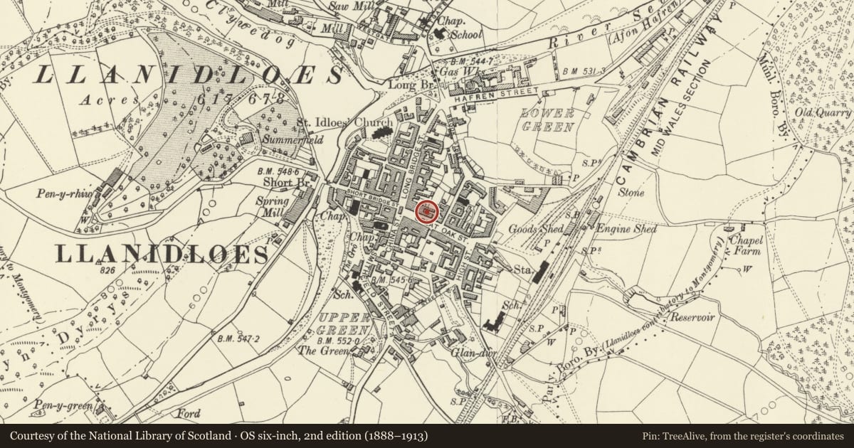 Ordnance Survey six-inch map, 2nd edition (1888–1913) covering the location of Town Hall, Llanidloes, Powys, with a pin at the register's coordinates