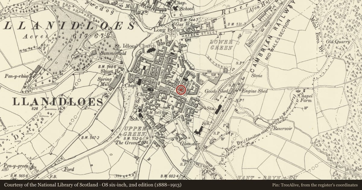 Ordnance Survey six-inch map, 2nd edition (1888–1913) covering the location of Oxfam, Llanidloes, Powys, with a pin at the register's coordinates