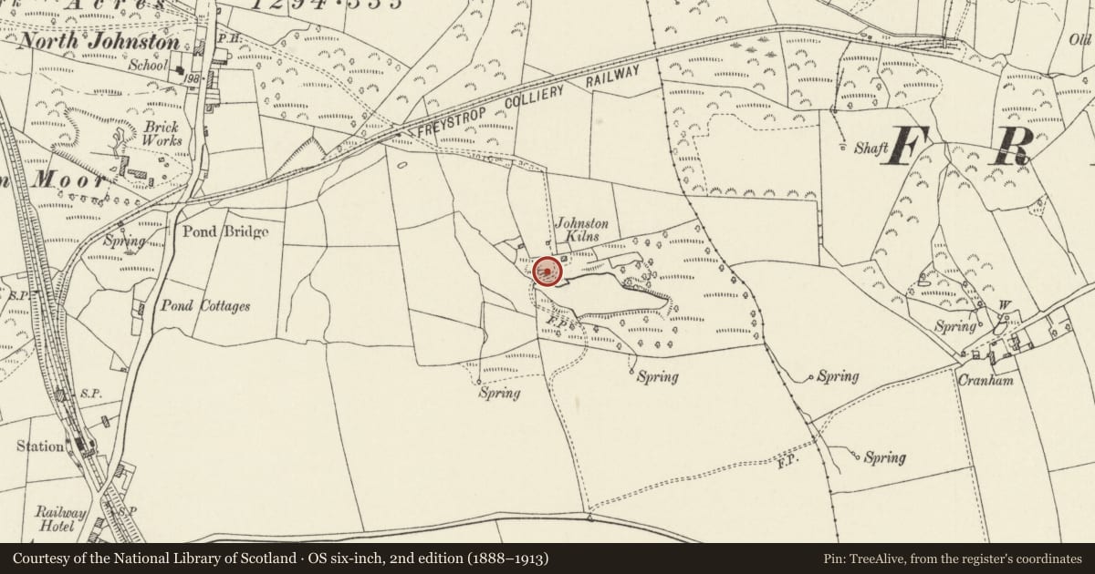 Ordnance Survey six-inch map, 2nd edition (1888–1913) covering the location of Limekiln at Kiln Farm, Johnston, Pembrokeshire, with a pin at the register's coordinates