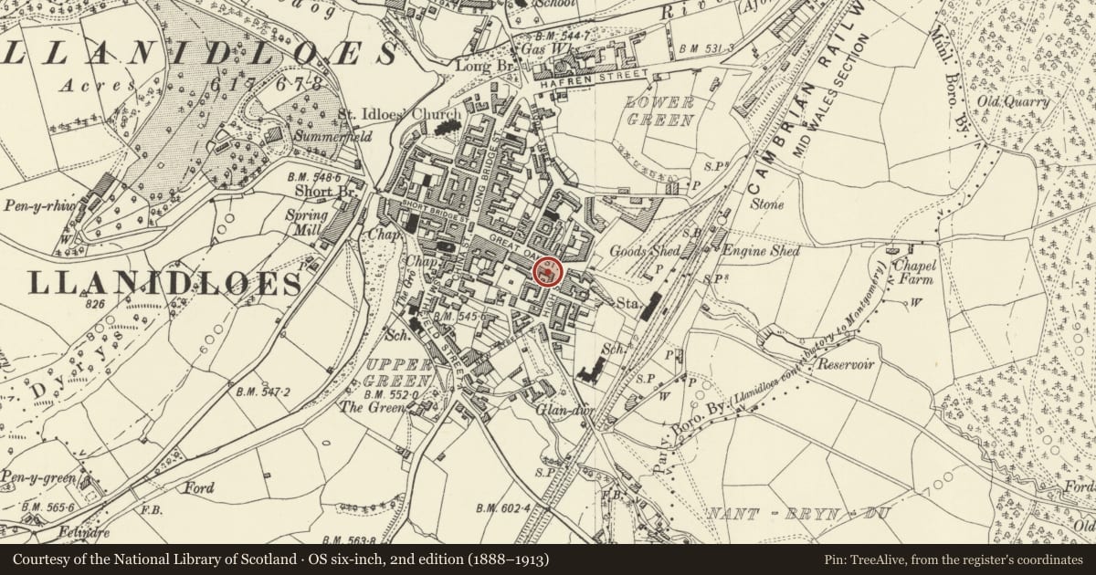 Ordnance Survey six-inch map, 2nd edition (1888–1913) covering the location of 19 Great Oak Street, Llanidloes, Powys, with a pin at the register's coordinates
