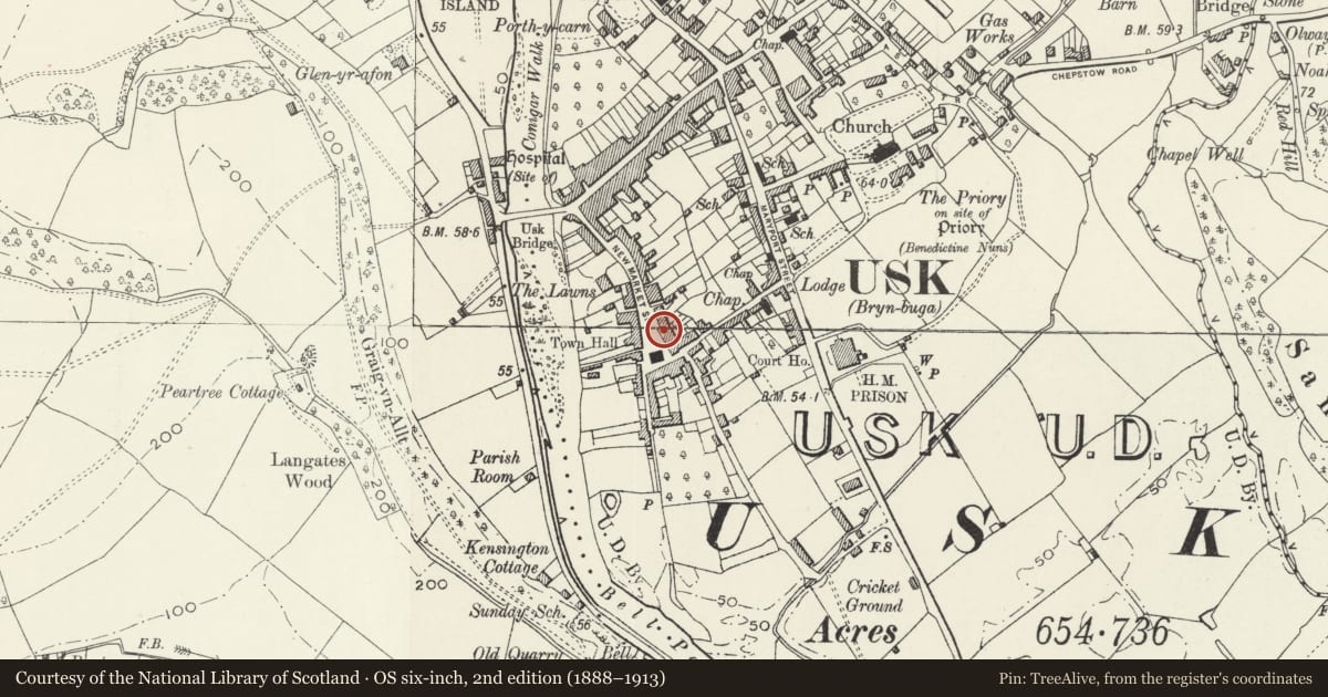 Ordnance Survey six-inch map, 2nd edition (1888–1913) covering the location of 33 New Market Street, Usk, Monmouthshire, with a pin at the register's coordinates