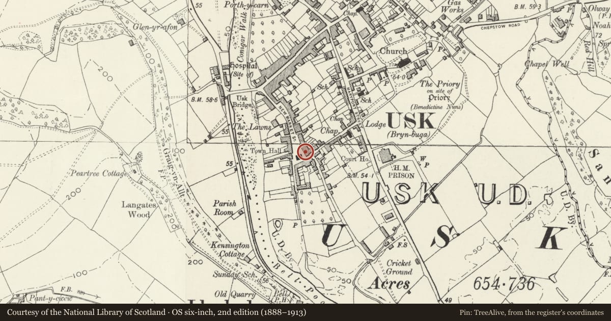 Ordnance Survey six-inch map, 2nd edition (1888–1913) covering the location of 39 New Market Street, Usk, Monmouthshire, with a pin at the register's coordinates
