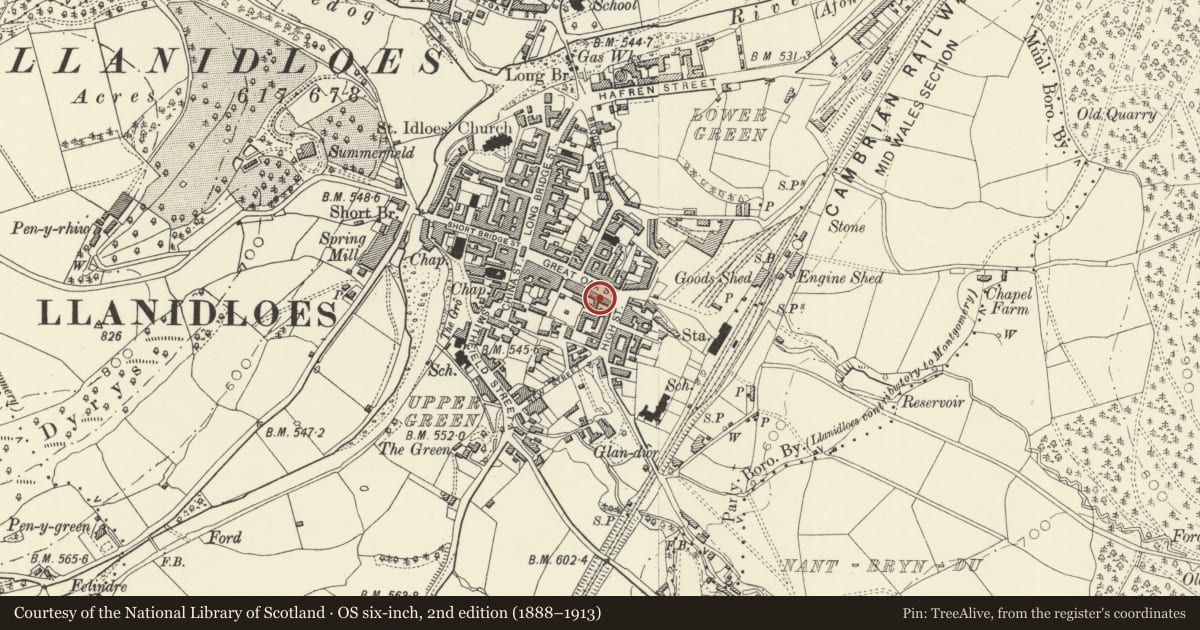 Ordnance Survey six-inch map, 2nd edition (1888–1913) covering the location of 21 Great Oak Street, Llanidloes, Powys, with a pin at the register's coordinates